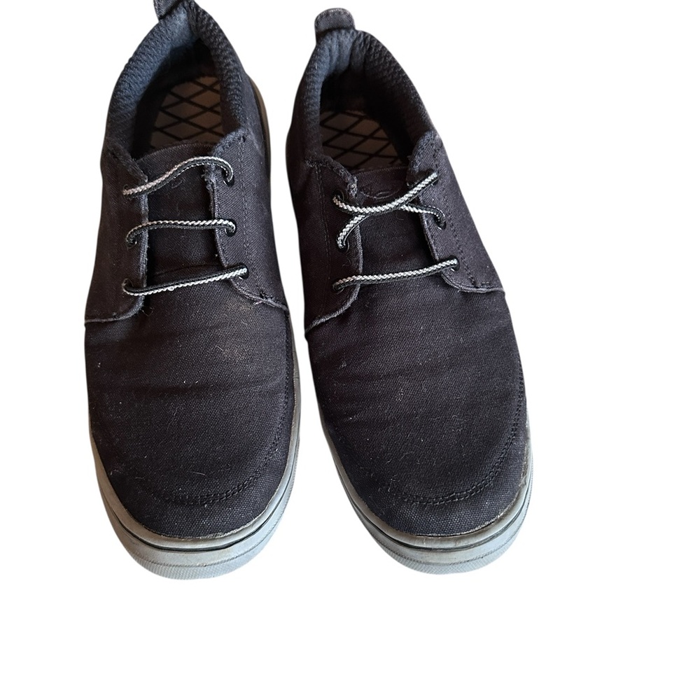 Under Armor Men's Black Canvas Shoes size 10, Very Goid used Condition.